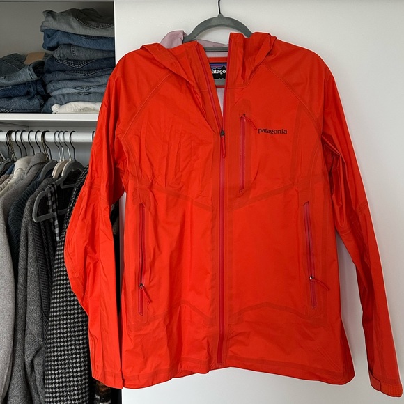 Patagonia W Rain Jacket NWT - Picture 1 of 3
